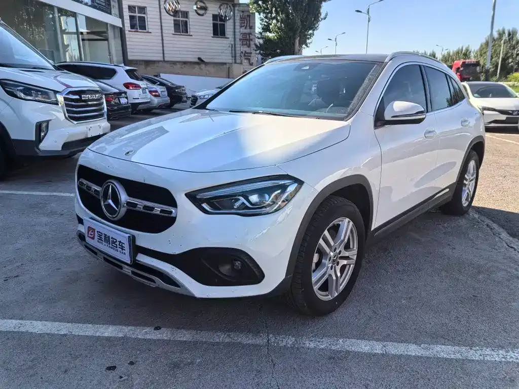 Mercedes-Benz GLA — фото 1