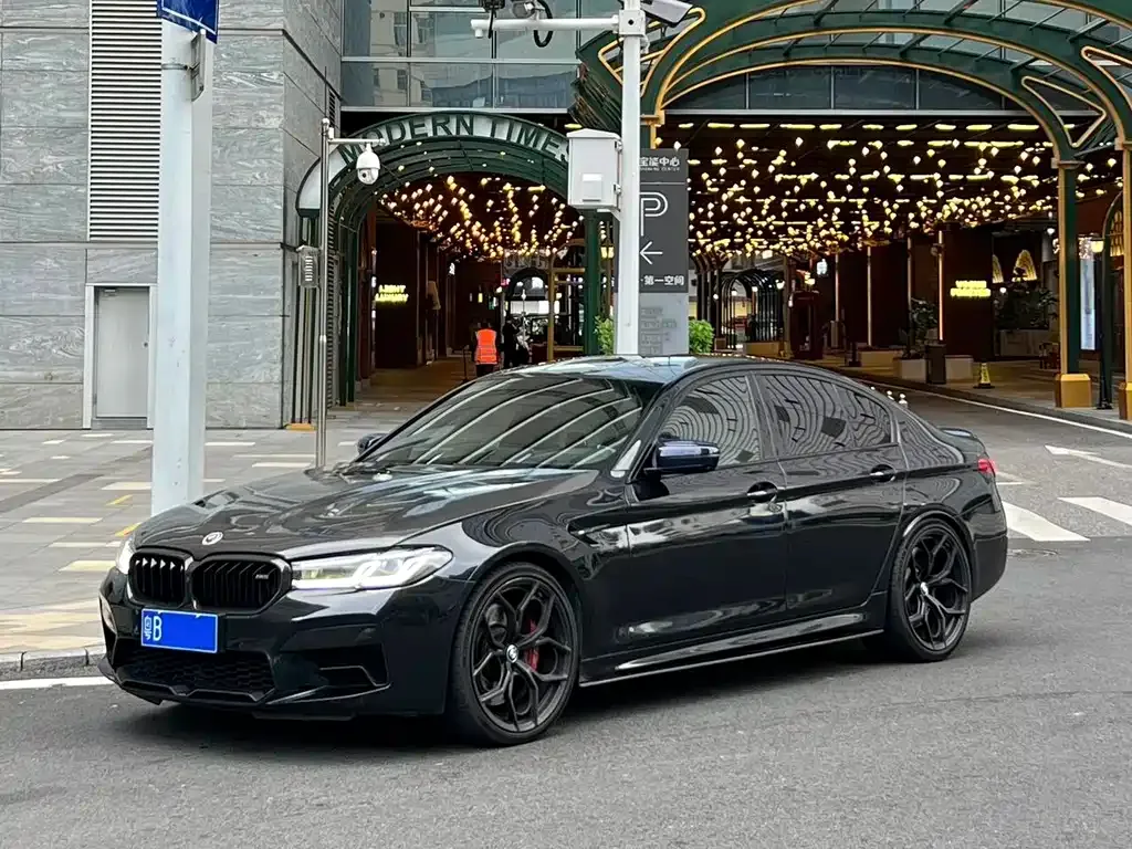 BMW M5 — фото 1