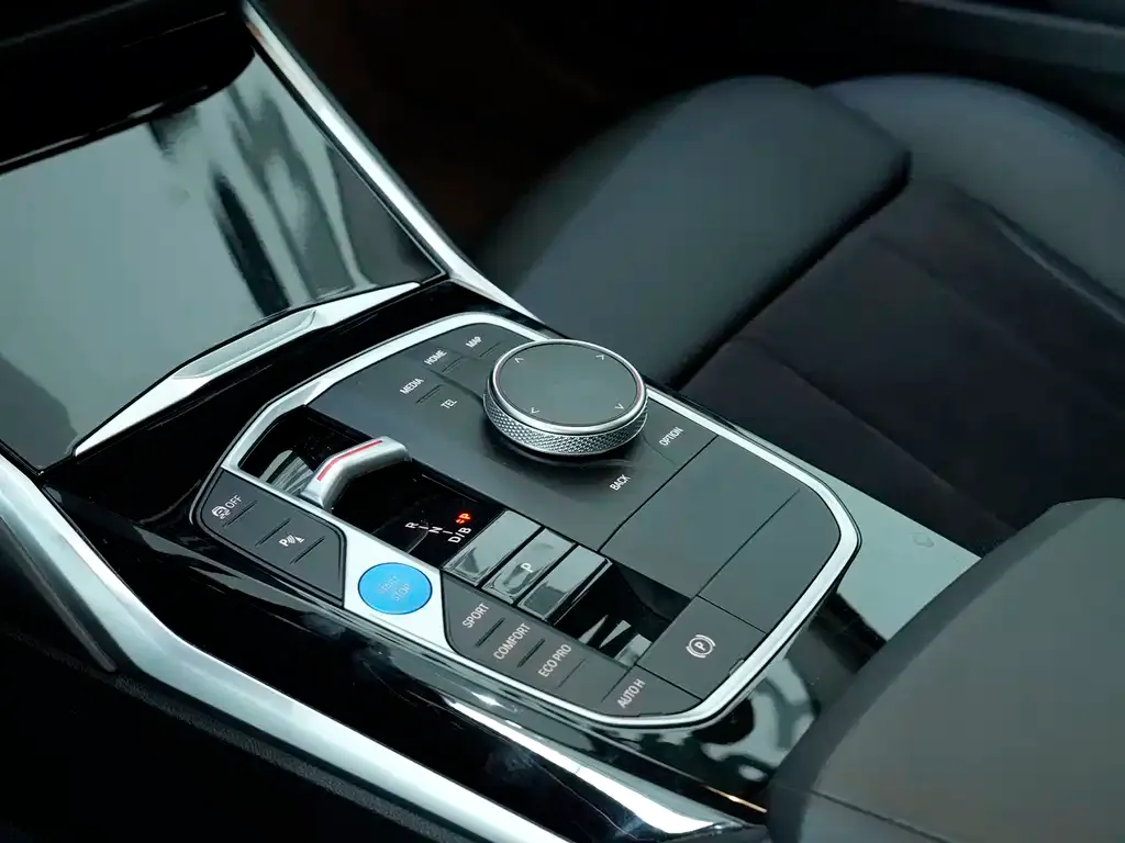 BMW i4 — фото 9