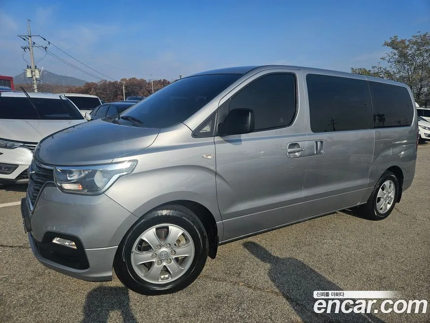 Hyundai Starex — фото 1