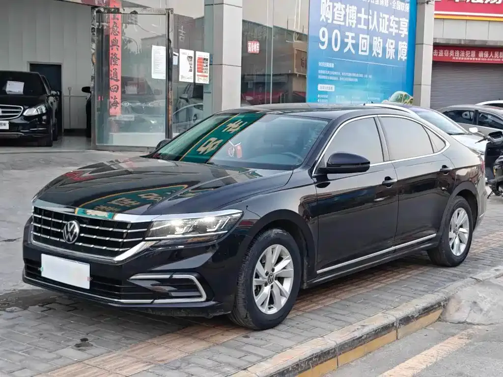 Volkswagen Passat — фото 1