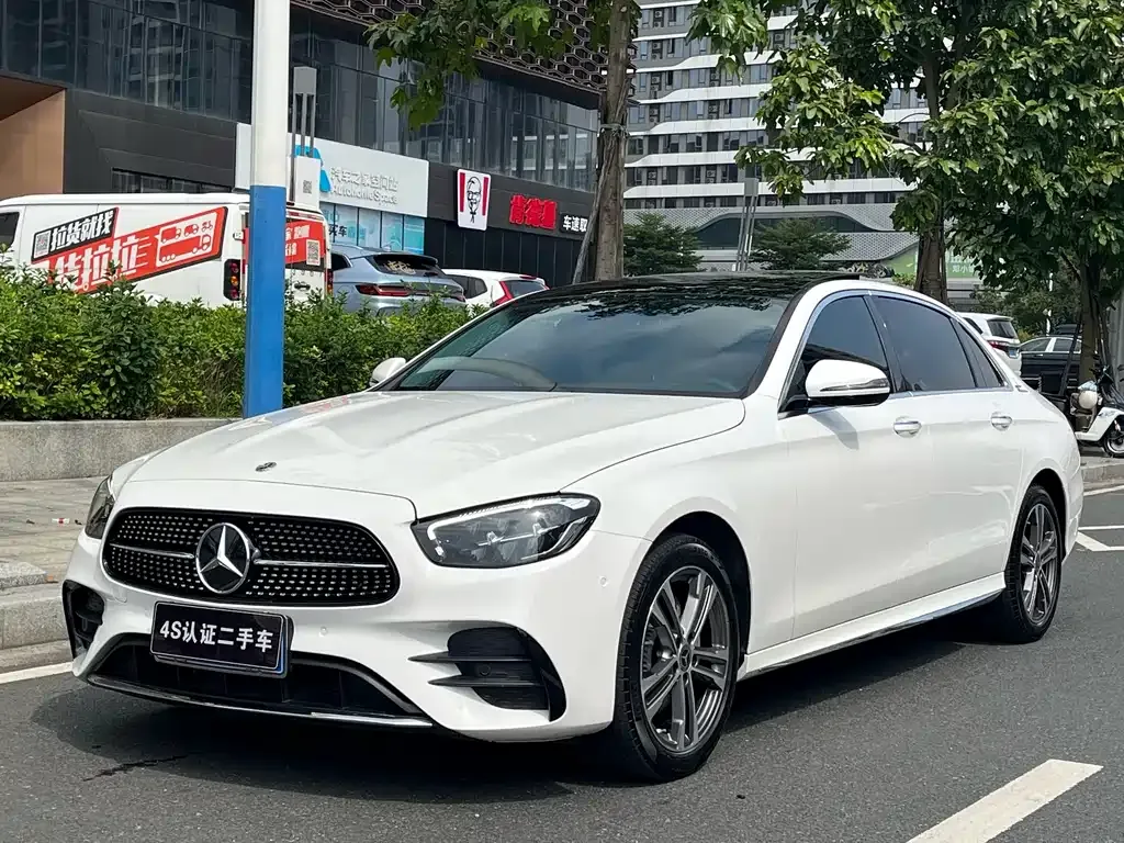 Mercedes-Benz E-Class — фото 1