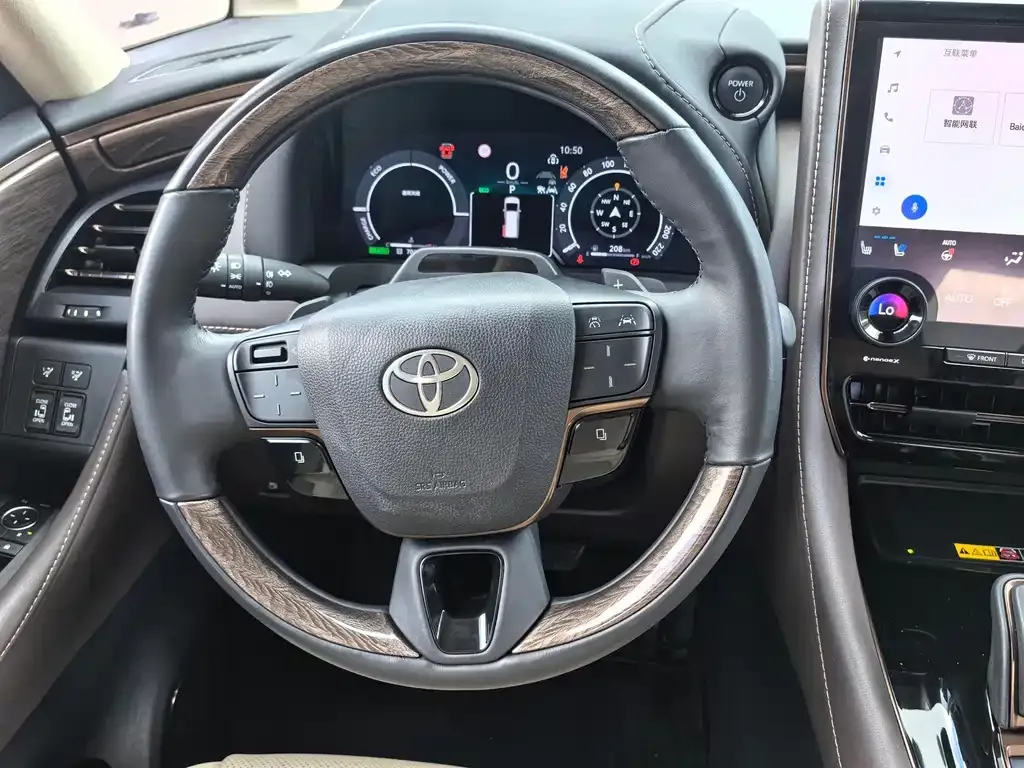 Toyota Alphard — фото 10