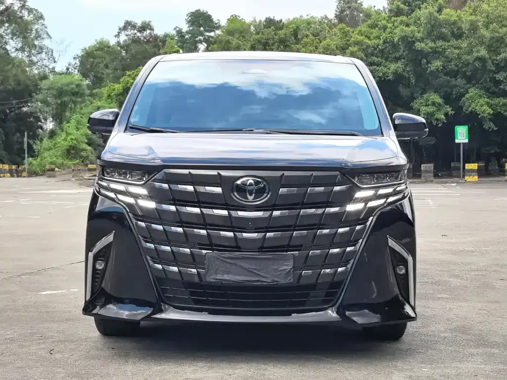 Toyota Alphard — фото 2