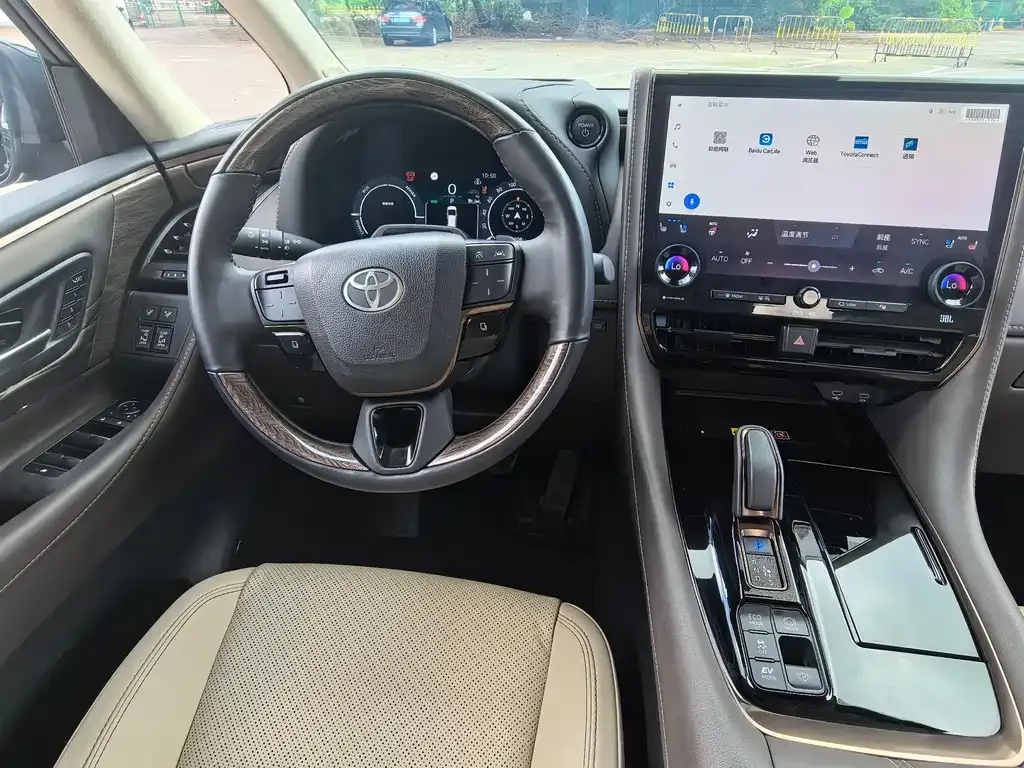 Toyota Alphard — фото 3