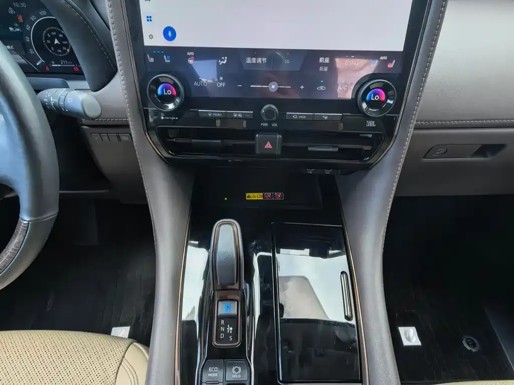 Toyota Alphard — фото 4