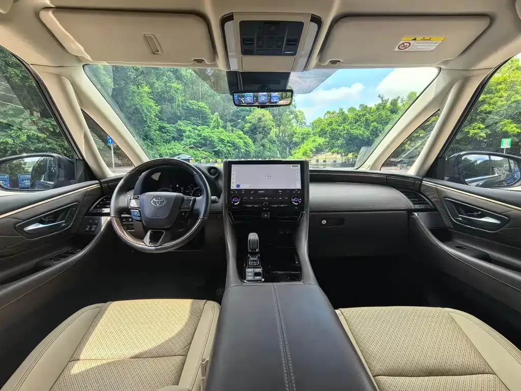 Toyota Alphard — фото 5