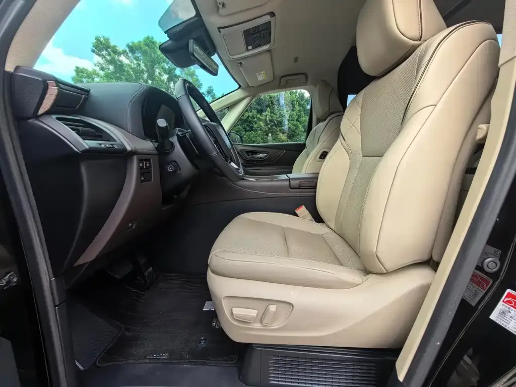 Toyota Alphard — фото 7
