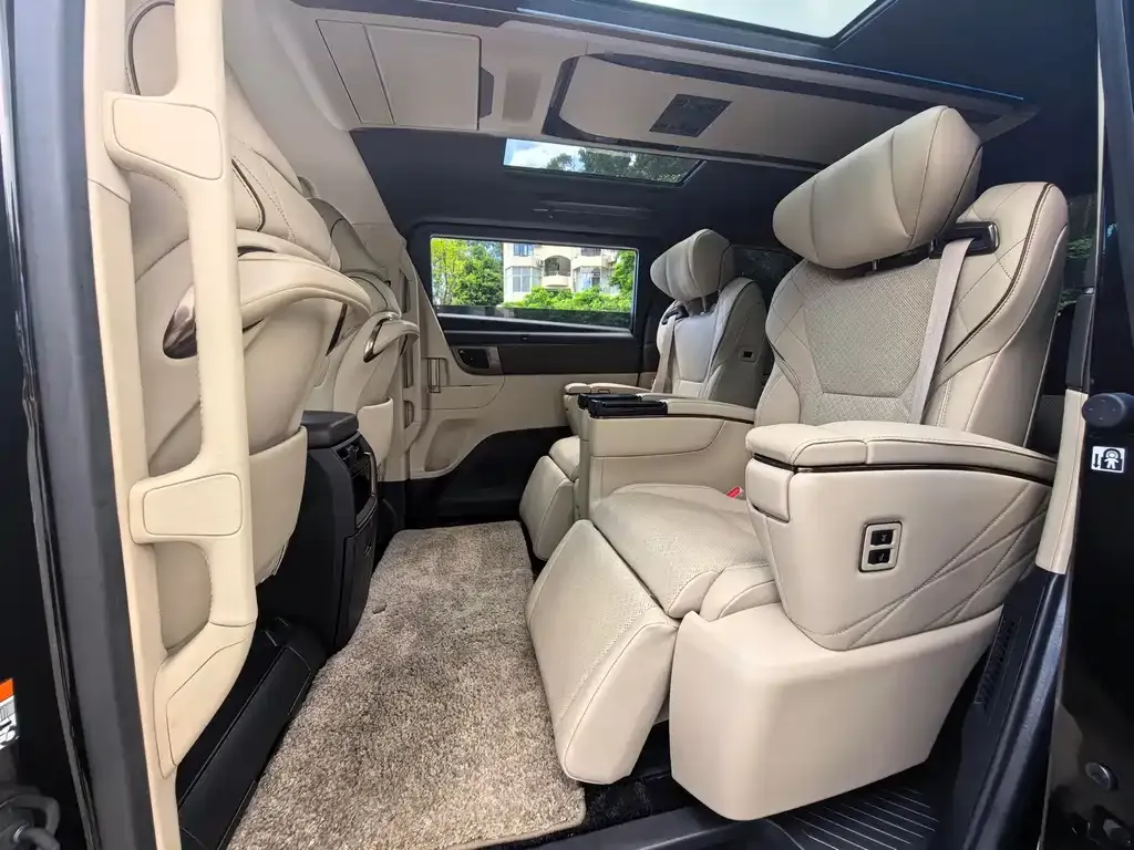 Toyota Alphard — фото 8
