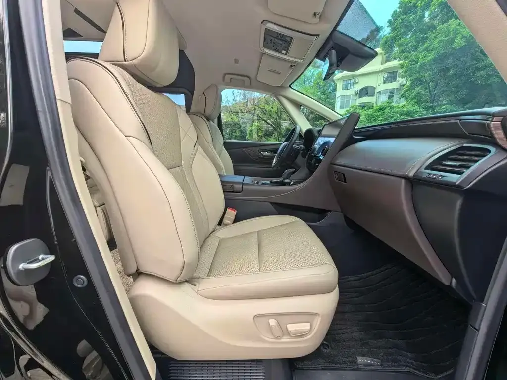 Toyota Alphard — фото 9