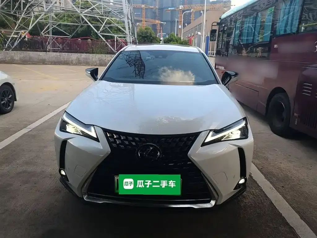 Lexus UX New Energy — фото 3