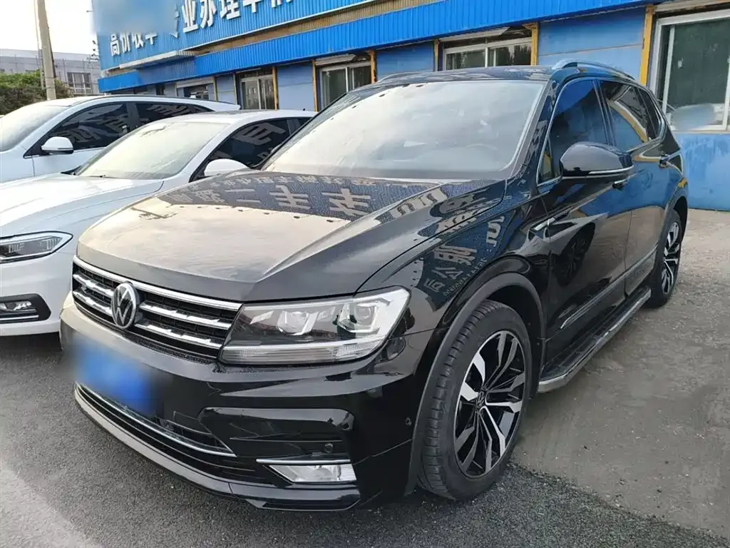 Volkswagen Tiguan L — фото 1