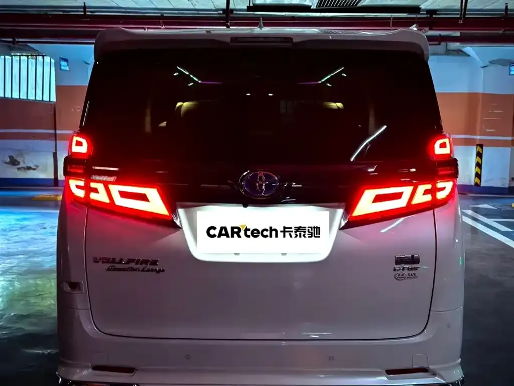 Toyota Vellfire — фото 10