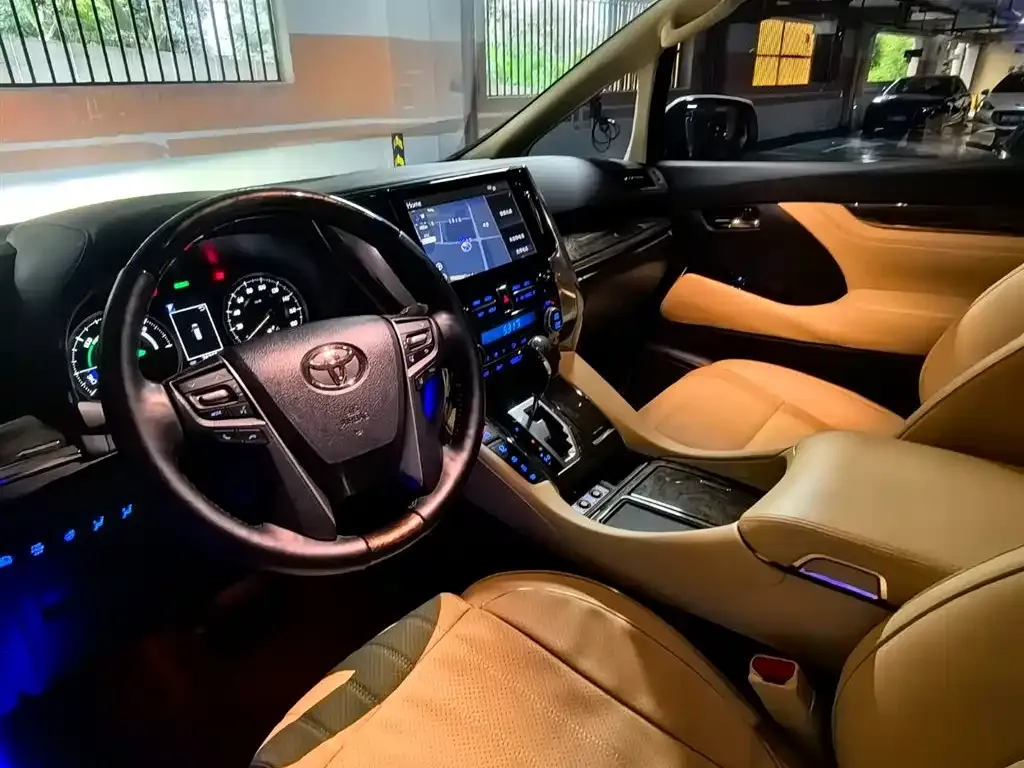 Toyota Vellfire — фото 7