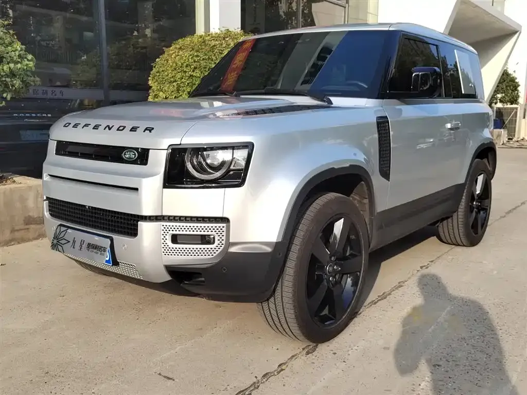 Land Rover Defender — фото 1