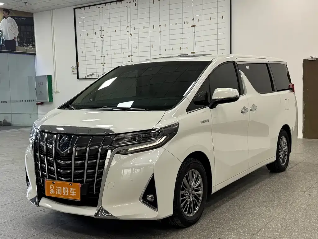 Toyota Alphard — фото 1
