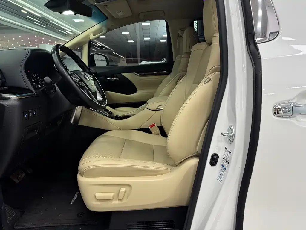Toyota Alphard — фото 7