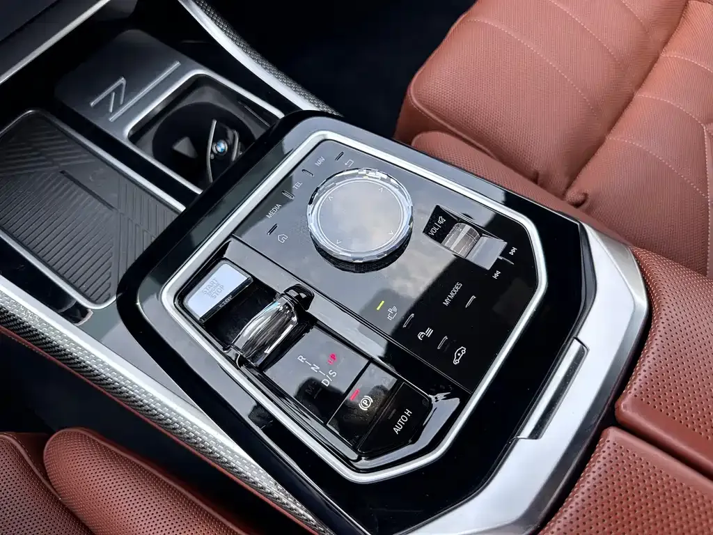BMW 7 Series — фото 10