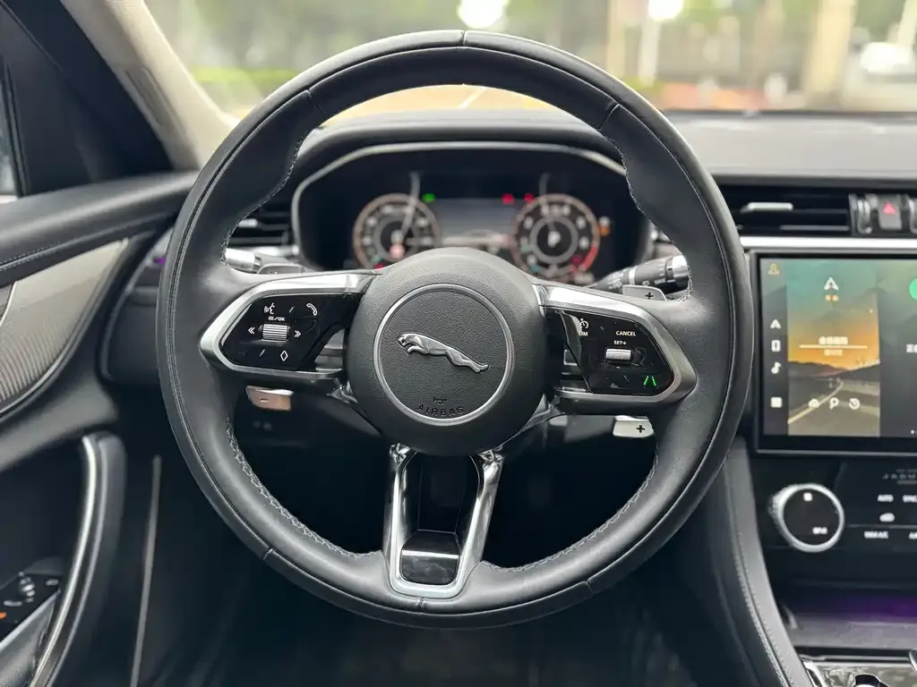 Jaguar XFL — фото 10