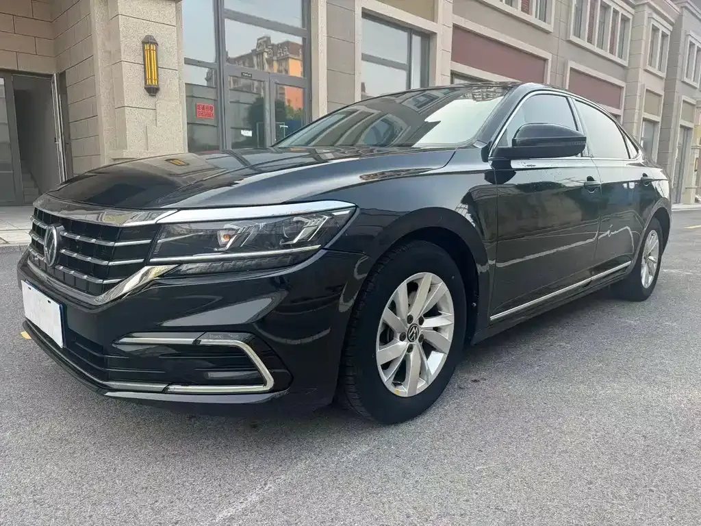 Volkswagen Passat — фото 1