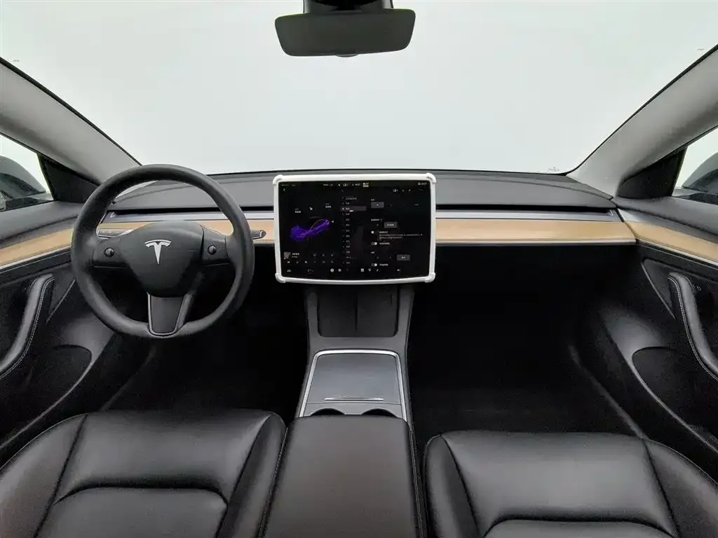 Tesla Model 3 — фото 5