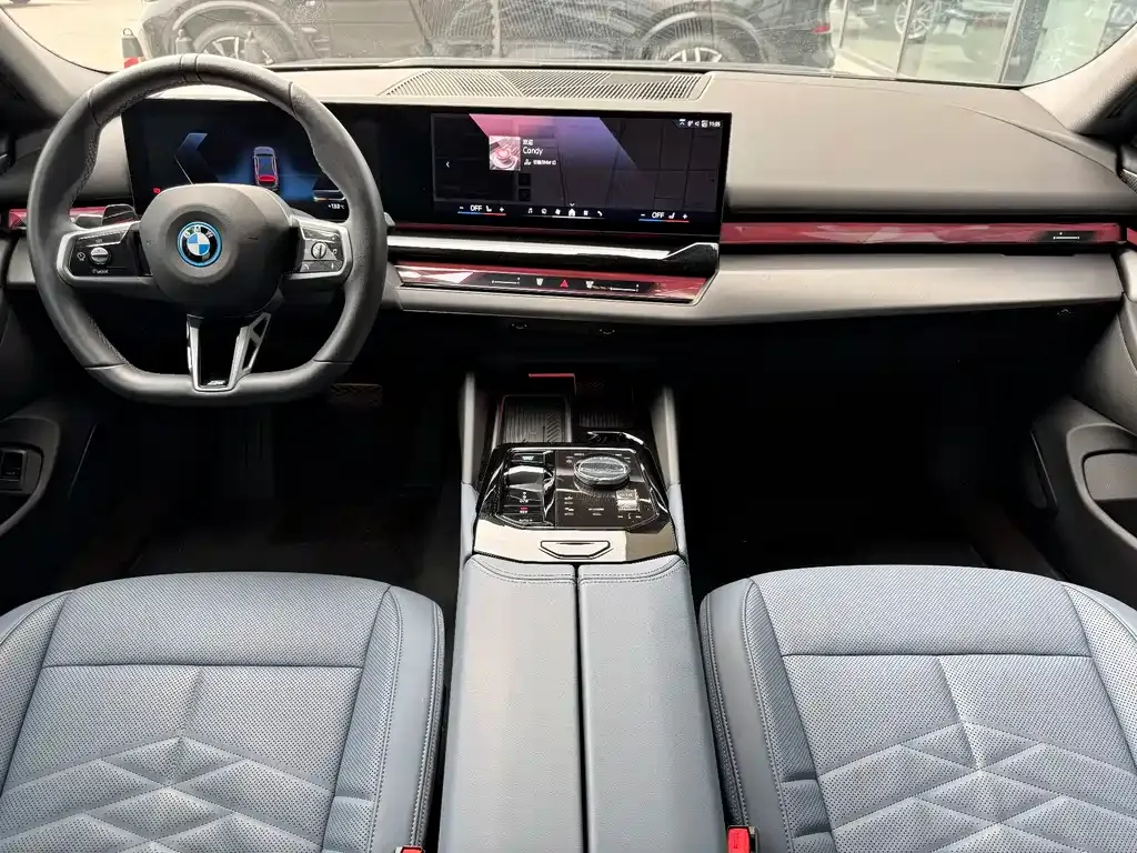 BMW i5 — фото 10