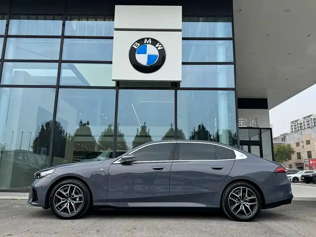 BMW i5 — фото 4