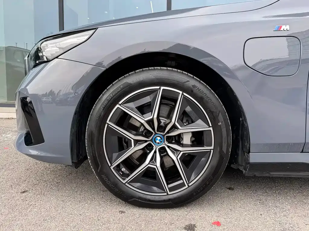 BMW i5 — фото 5