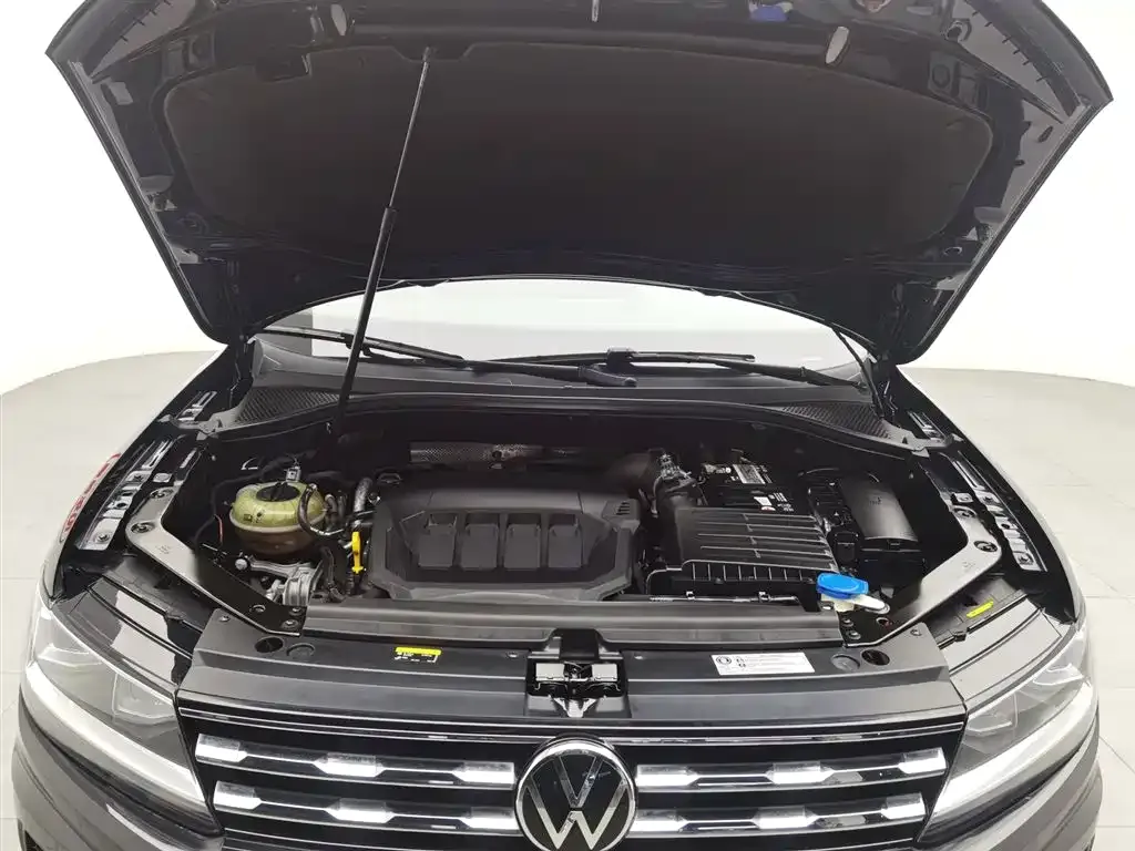 Volkswagen Tiguan L — фото 6