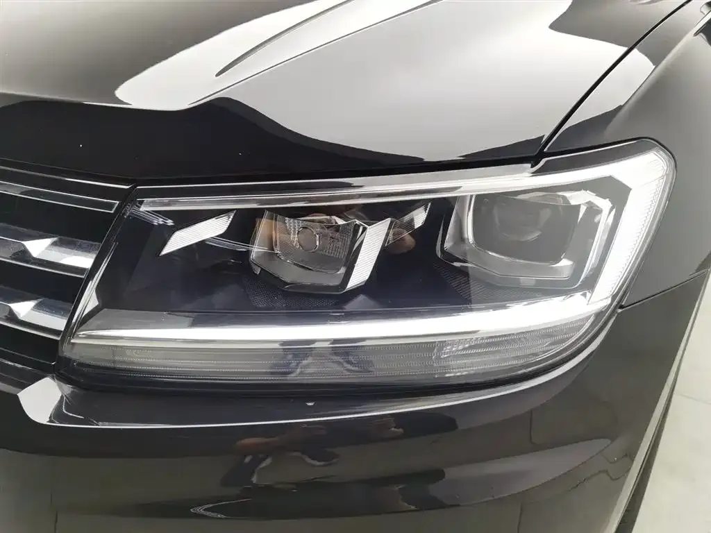 Volkswagen Tiguan L — фото 7