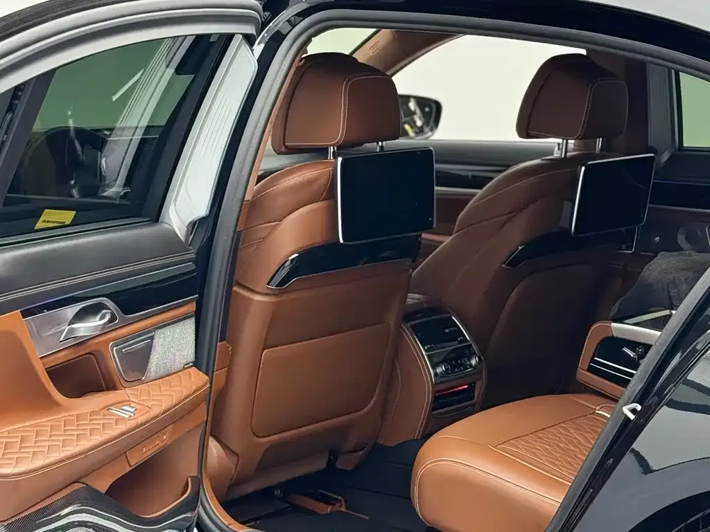 BMW 7 Series — фото 10
