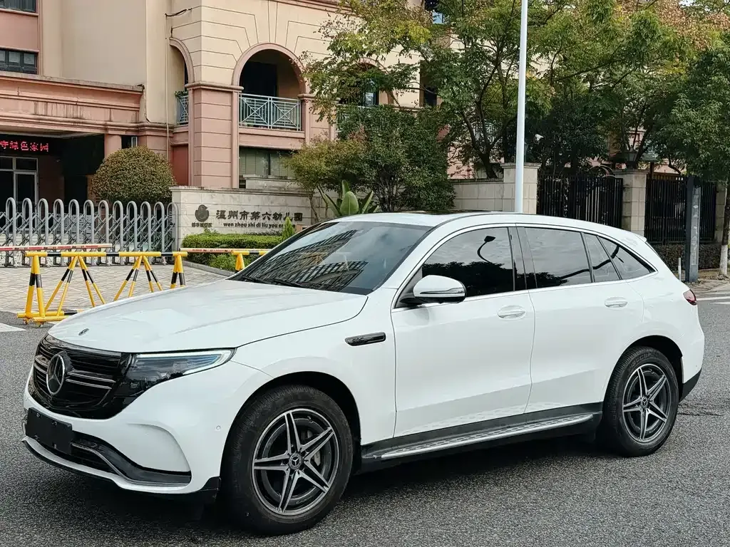 Mercedes-Benz EQC — фото 1