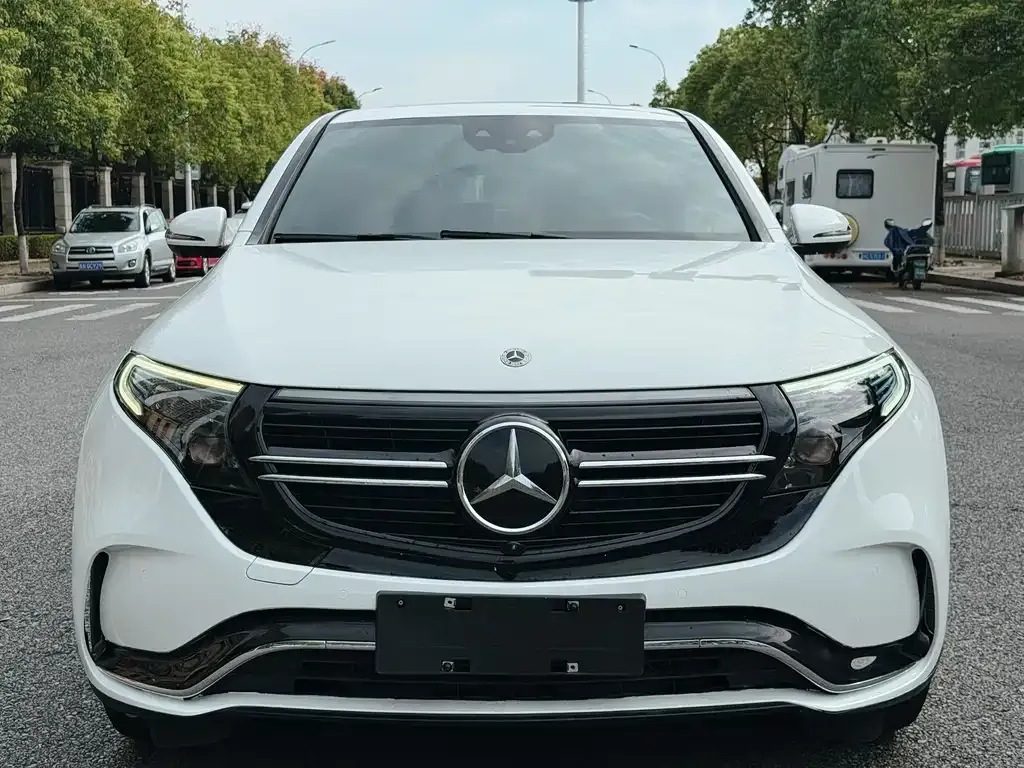 Mercedes-Benz EQC — фото 2