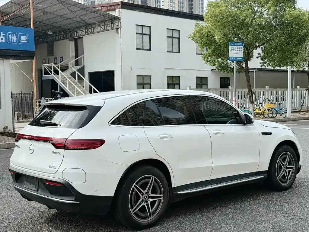 Mercedes-Benz EQC — фото 7