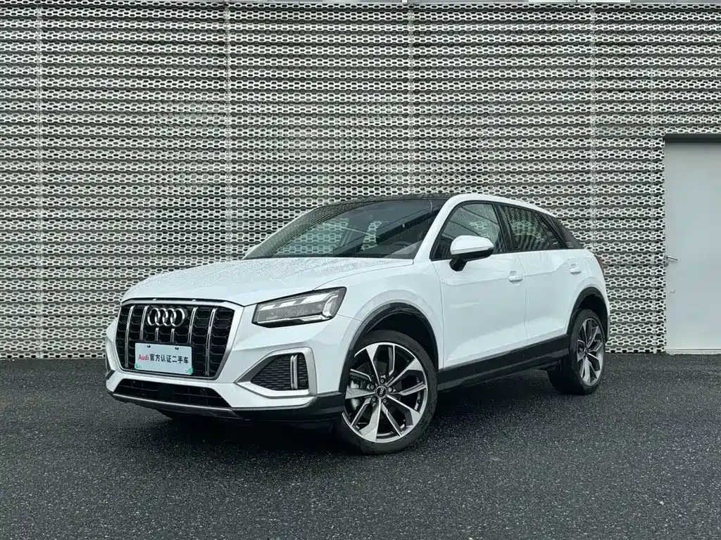 Audi Q2L — фото 1