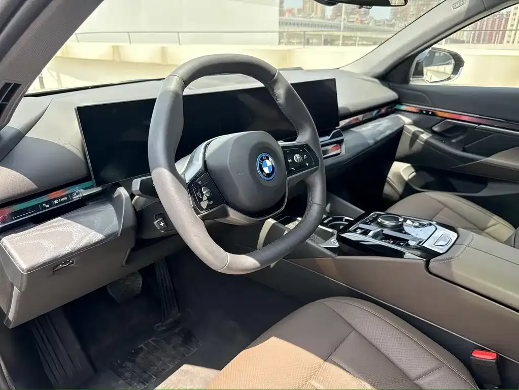 BMW i5 — фото 10