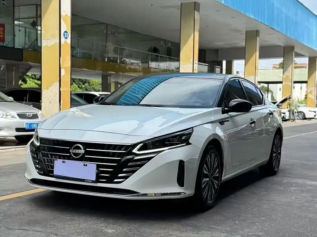 Nissan Teana — фото 1