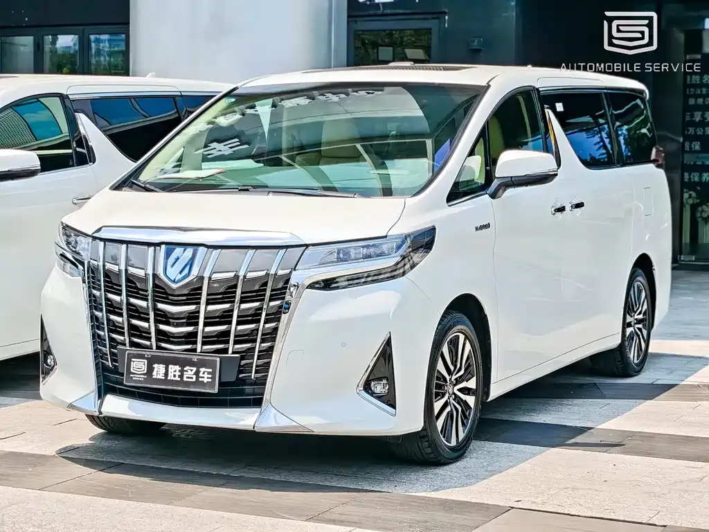 Toyota Alphard — фото 1