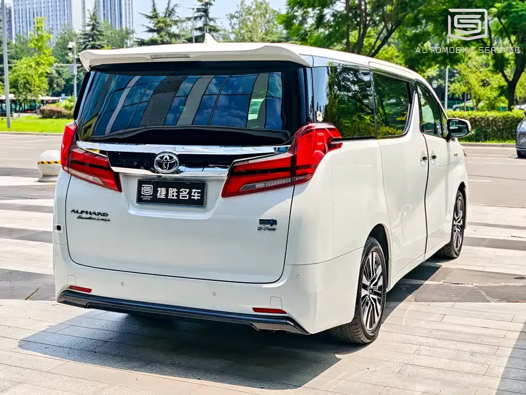 Toyota Alphard — фото 3