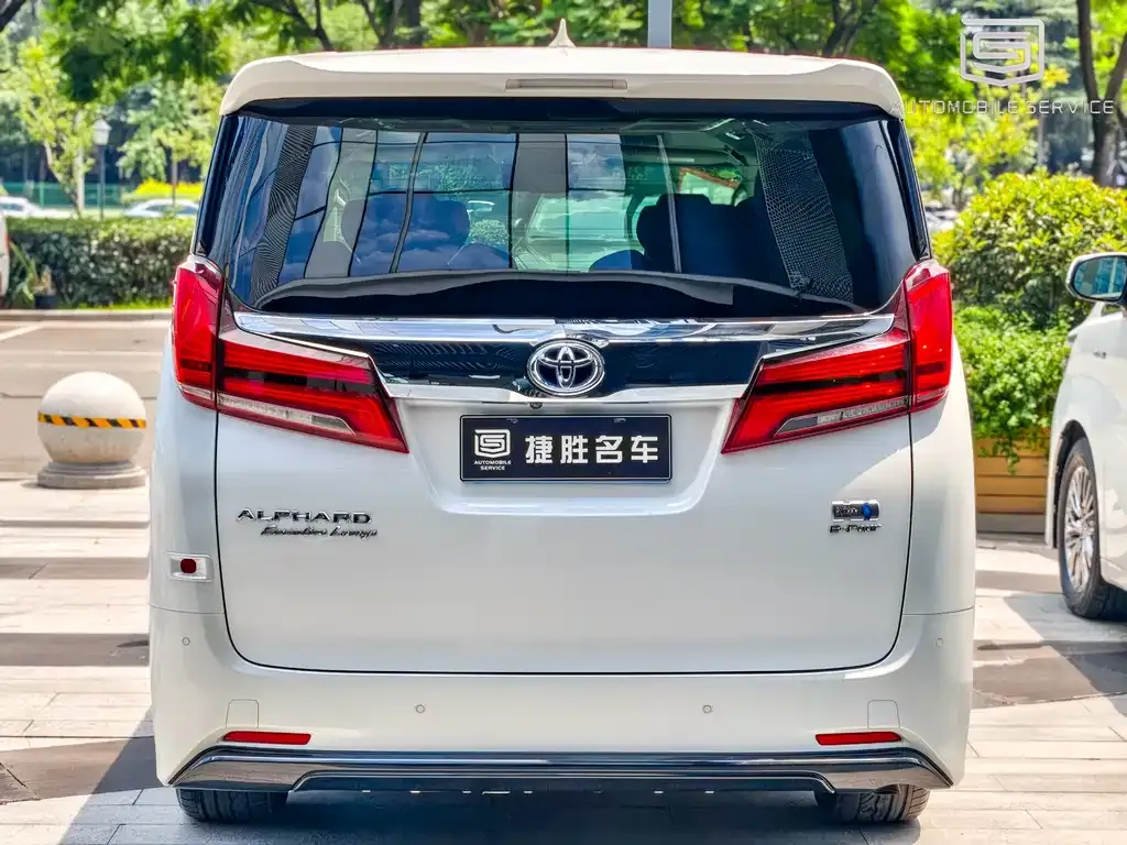 Toyota Alphard — фото 4