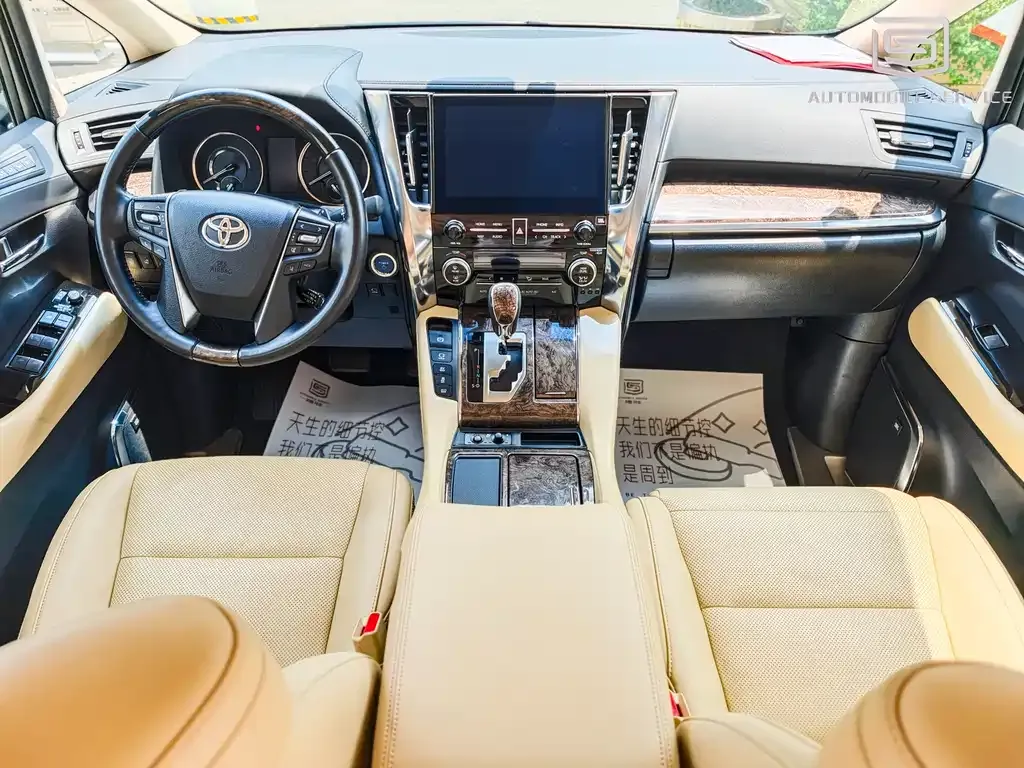 Toyota Alphard — фото 5