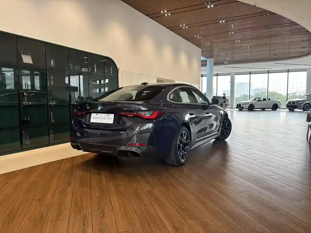 BMW i4 — фото 4