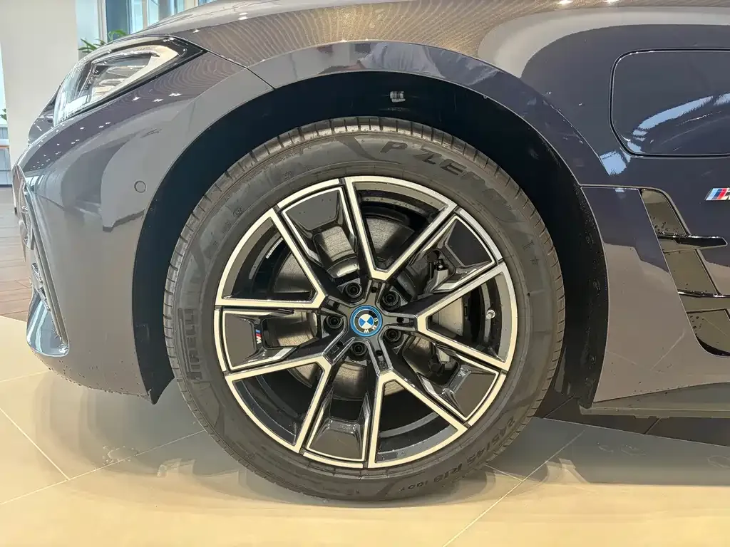 BMW i4 — фото 5