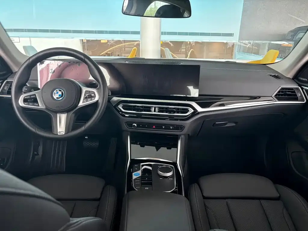 BMW i4 — фото 6