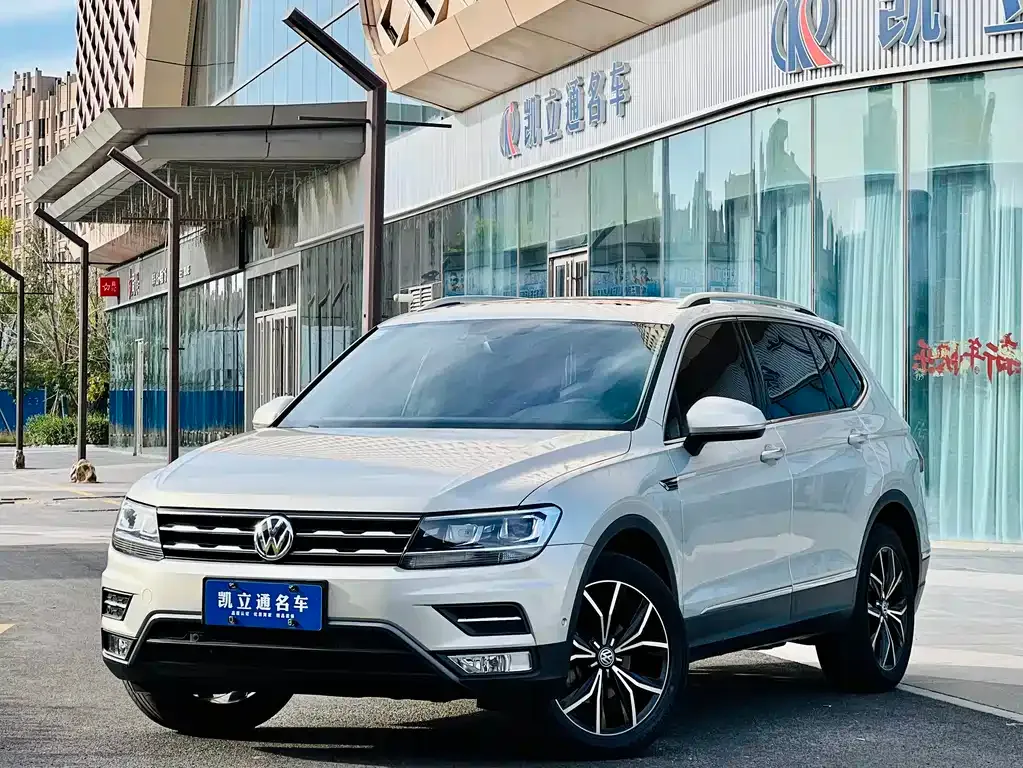 Volkswagen Tiguan L — фото 1