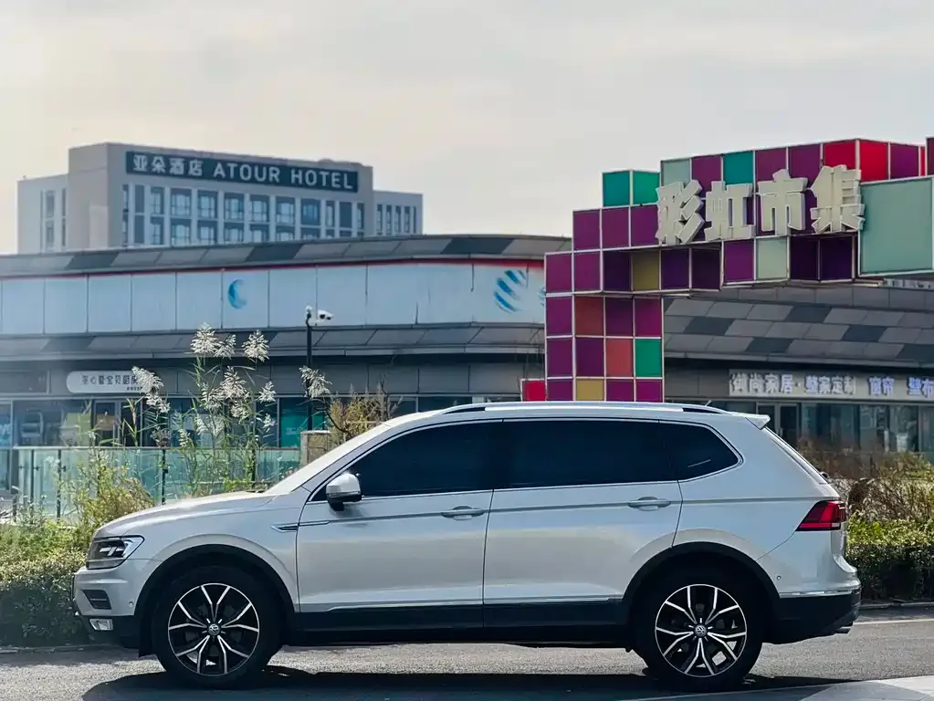 Volkswagen Tiguan L — фото 3