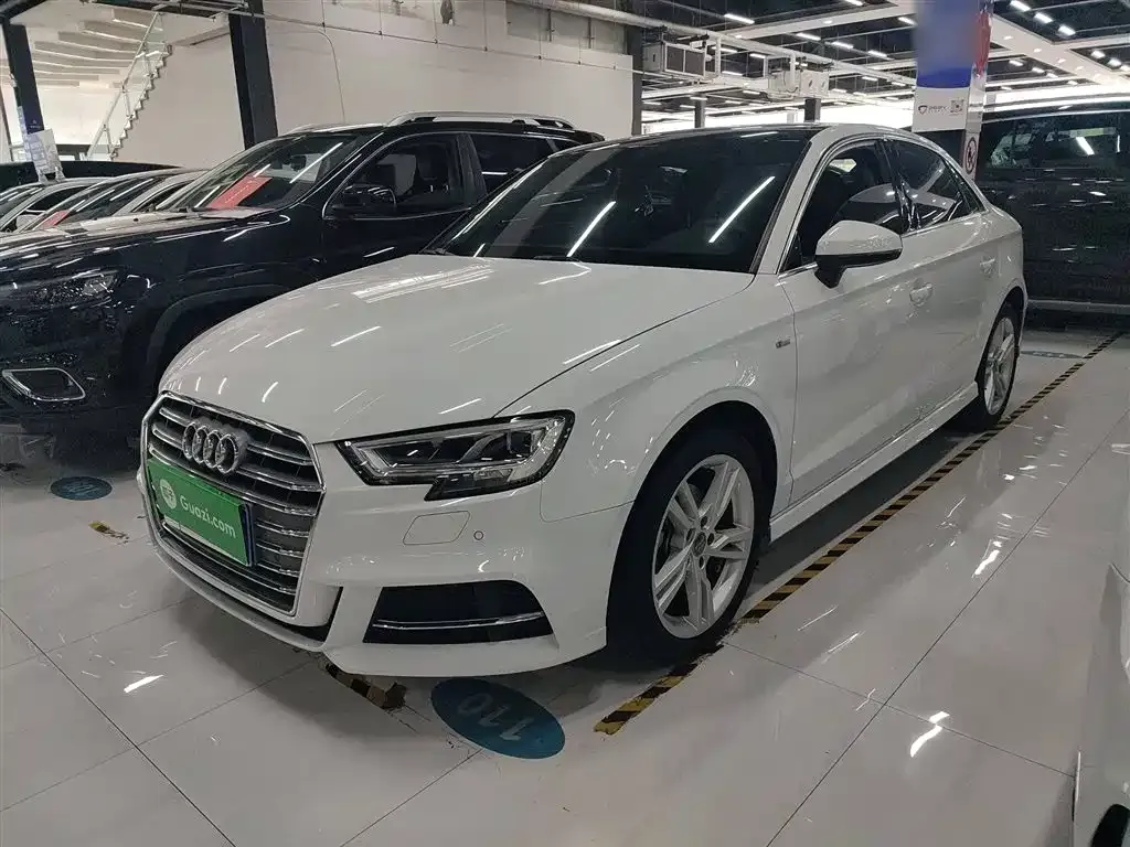 Audi A3 — фото 1