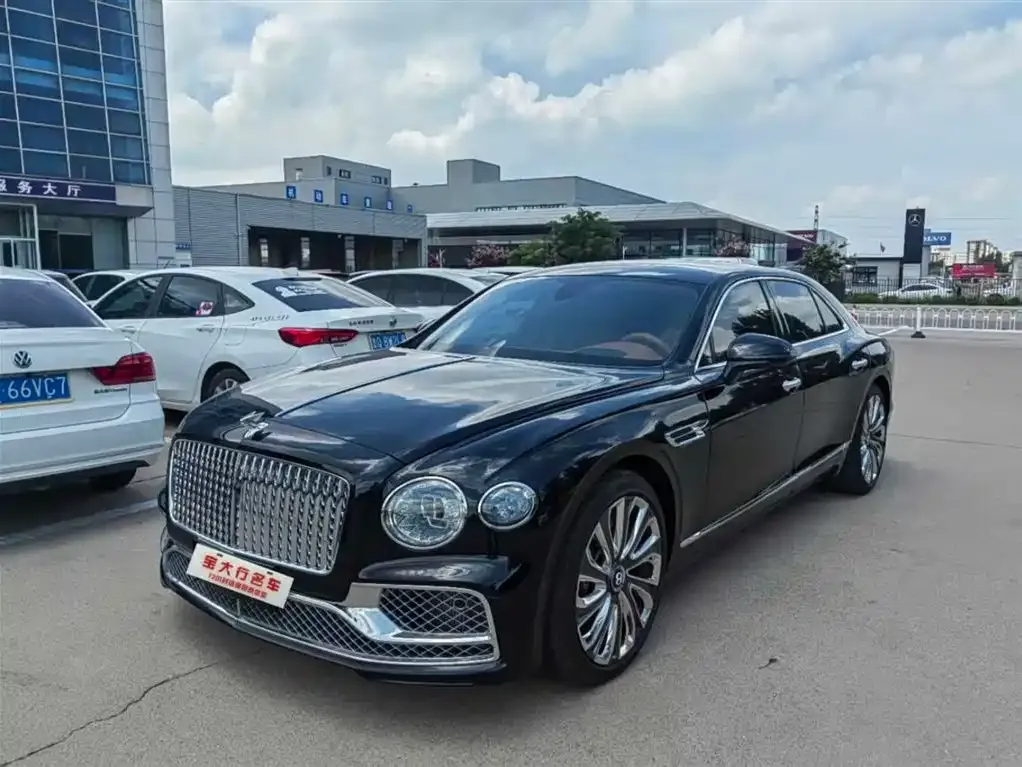 Bentley Flying Spur — фото 1