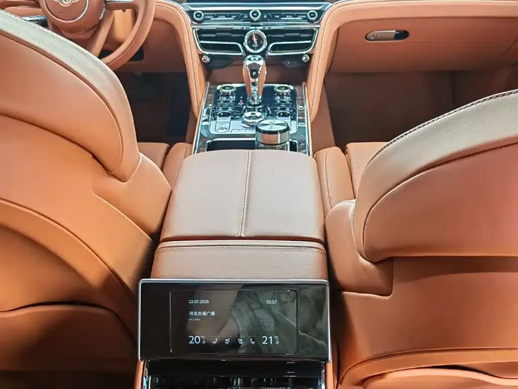 Bentley Flying Spur — фото 5