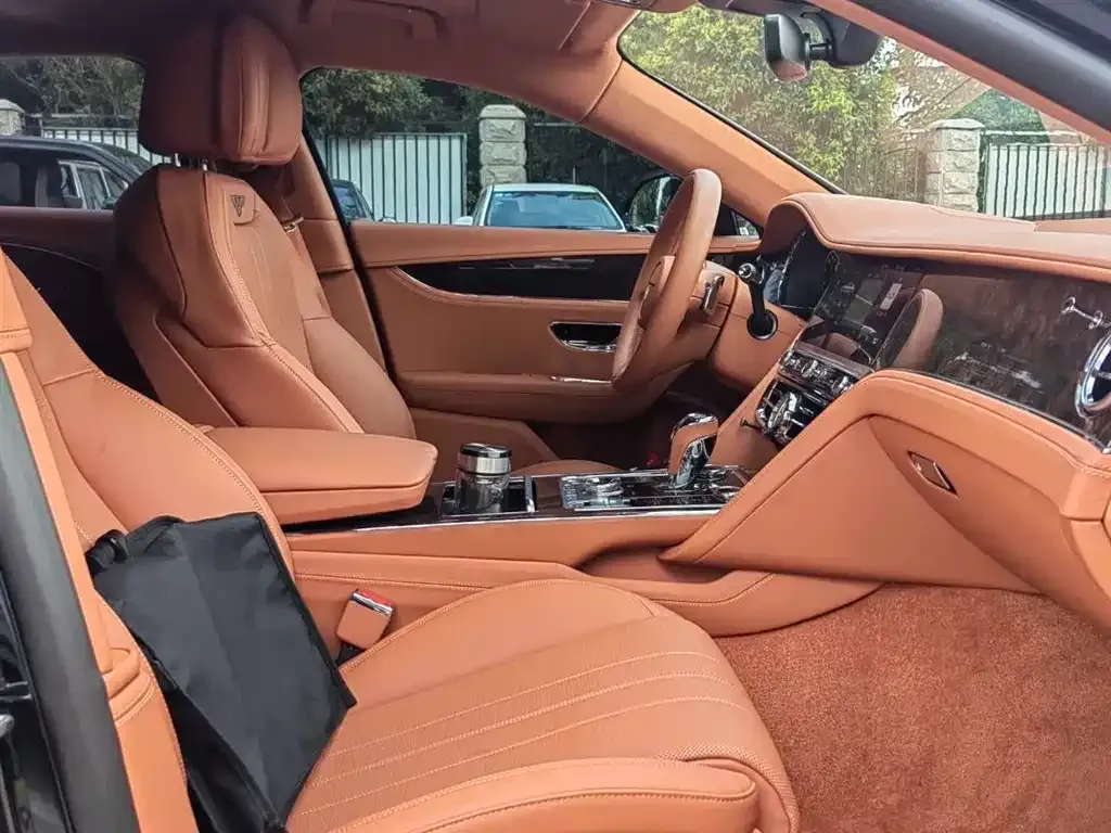 Bentley Flying Spur — фото 7